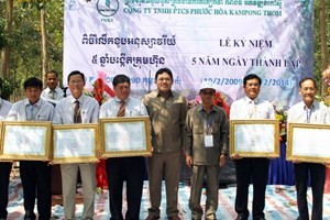 Вьетнамские предприятия вносят активный вклад в социально-экономическое развитие Камбоджи - ảnh 1